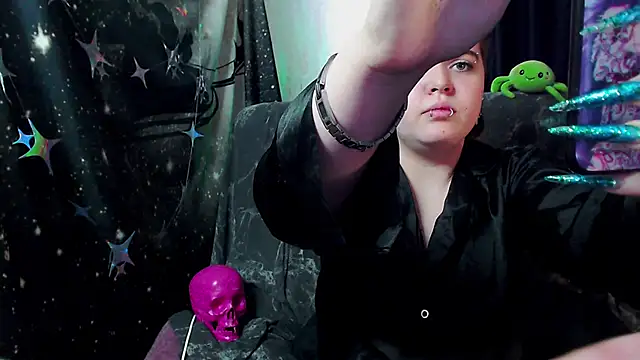 Snapshot of _little_monsterrr_ chatting on March 3, 2026, 10:33 am little monsterrr online show from March 3, 2026, 10:33 am