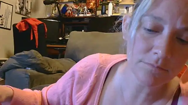 Snapshot of MistyMountains96 chatting on June 2, 2026, 3:39 am MistyMountains96 online show from June 2, 2026, 3:39 am