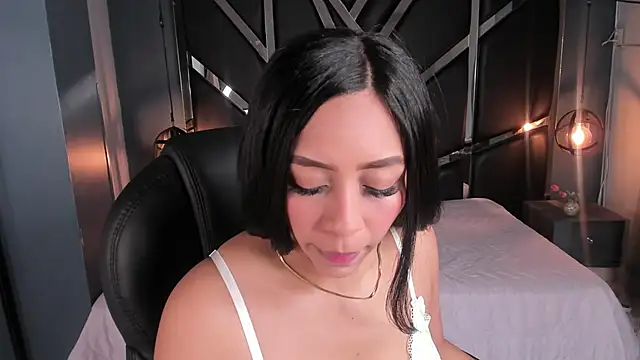 Esmeralda  18 online show from March 10, 2026, 7:40 pm