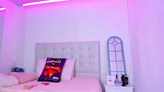 Vanessa cruz 18 online show from April 24, 2026, 8:22 pm