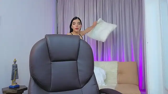 Thalia parkerr  online show from April 16, 2026, 12:06 pm