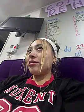 ManuelaVeeleez online show from March 25, 2026, 8:14 am