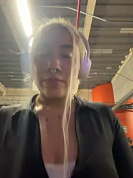 Snapshot of ManuelaVeeleez chatting on June 25, 2026, 3:04 am ManuelaVeeleez online show from June 25, 2026, 3:04 am