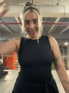 Snapshot of ManuelaVeeleez chatting on July 10, 2026, 3:17 am ManuelaVeeleez online show from July 10, 2026, 3:17 am
