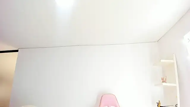 KoralCruz  online show from April 1, 2026, 4:26 pm