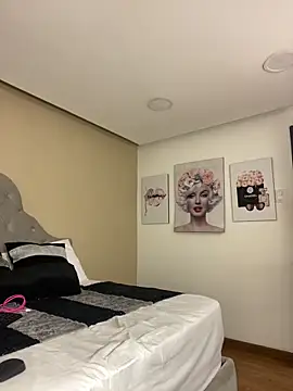 AlmaraRouge online show from April 20, 2026, 8:21 pm