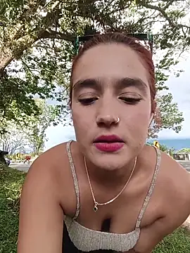 isabella ferrer99 online show from April 16, 2026, 10:01 pm