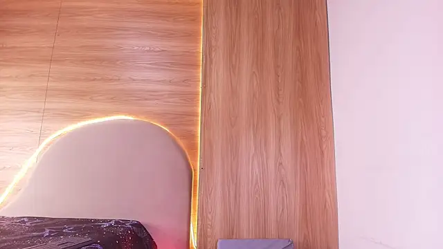 kiara lp online show from April 18, 2026, 3:09 am