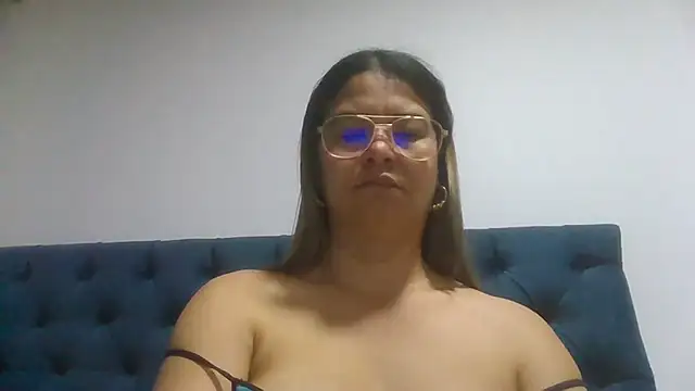 Jiwon Han online show from April 11, 2026, 1:35 am