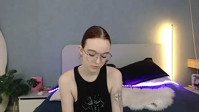 SunyLily online show from March 29, 2026, 12:23 am