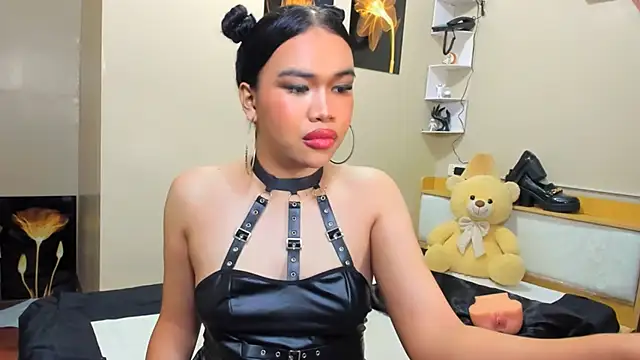 hugecelestina online show from April 13, 2026, 4:05 am