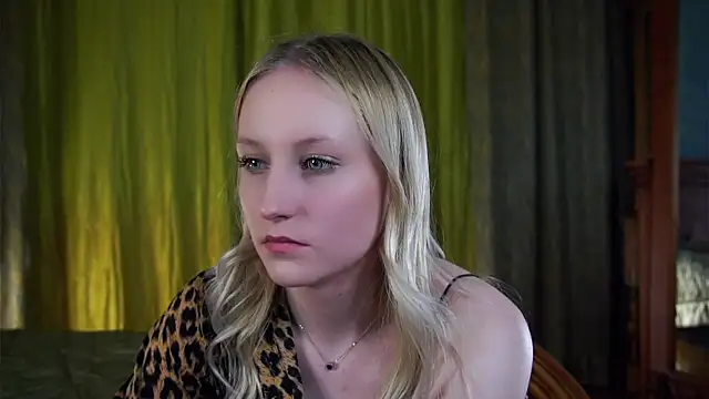 CatarinaGulla online show from April 6, 2026, 1:12 pm