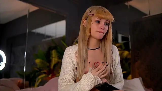 BrattyScarlet online show from March 24, 2026, 6:46 am