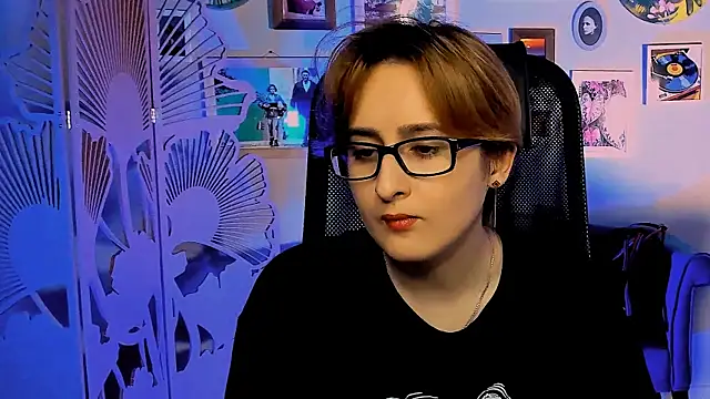 LixeLuna online show from May 12, 2026, 6:21 am