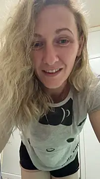Snapshot of Secret_Ladyx chatting on April 18, 2026, 8:42 pm Secret Ladyx online show from April 18, 2026, 8:42 pm
