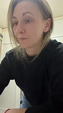 Snapshot of Secret_Ladyx chatting on April 15, 2026, 9:48 am Secret Ladyx online show from April 15, 2026, 9:48 am