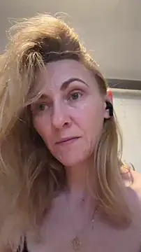 Snapshot of Secret_Ladyx chatting on April 6, 2026, 3:24 am Secret Ladyx online show from April 6, 2026, 3:24 am