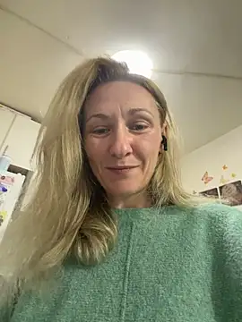 Snapshot of Secret_Ladyx chatting on April 22, 2026, 9:27 am Secret Ladyx online show from April 22, 2026, 9:27 am