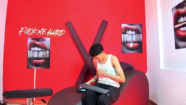 SKYN MAN online show from April 10, 2026, 1:34 am