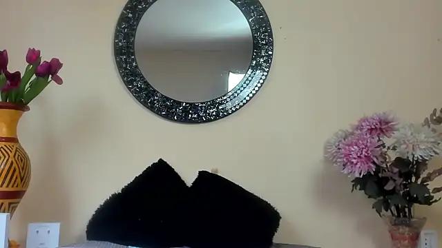 Snapshot of Maye_Milf_ chatting on March 4, 2026, 12:46 pm Maye Milf online show from March 4, 2026, 12:46 pm