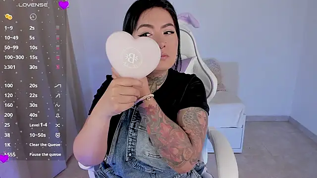 heeyy kitty online show from April 1, 2026, 1:41 pm