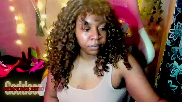 Snapshot of Goddess_MercedesRedd chatting on May 11, 2026, 1:56 pm Goddess MercedesRedd online show from May 11, 2026, 1:56 pm