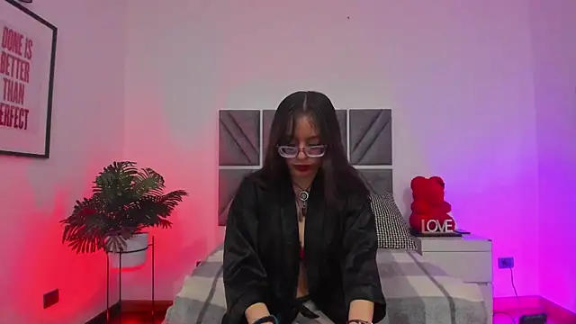 Snapshot of Katalinalee chatting on April 29, 2026, 8:37 pm Katalinalee online show from April 29, 2026, 8:37 pm