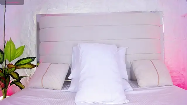 AitanaNoa online show from April 10, 2026, 7:43 pm