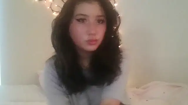 Silverbabyyy2007 online show from June 28, 2026, 1:23 am