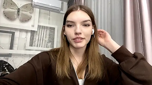 Snapshot of NellyMauson chatting on March 4, 2026, 2:47 pm NellyMauson online show from March 4, 2026, 2:47 pm