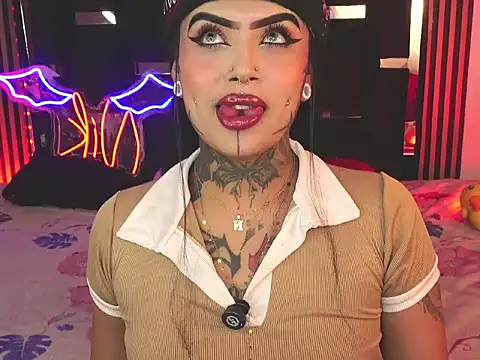 LauriInk1 online show from April 14, 2026, 6:13 pm