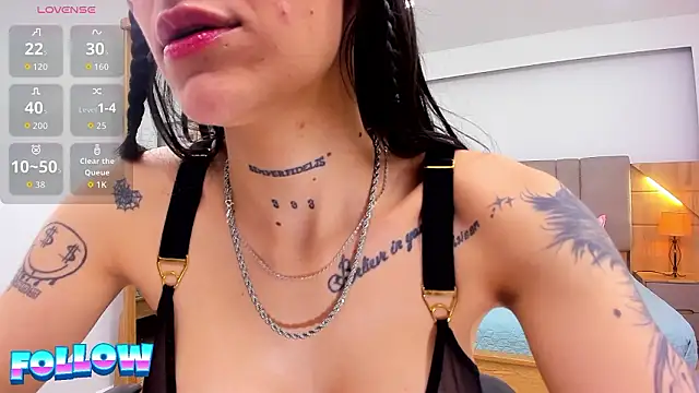 EmiilieThompson online show from March 22, 2026, 4:05 am