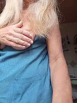 ViktoriaSexi1 online show from May 17, 2026, 5:51 am