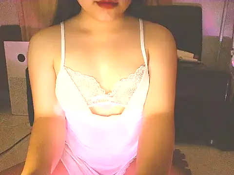 Snapshot of Wxrkeylee chatting on May 4, 2026, 5:16 pm Wxrkeylee online show from May 4, 2026, 5:16 pm