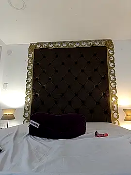 AriaMontes online show from April 11, 2026, 11:47 am