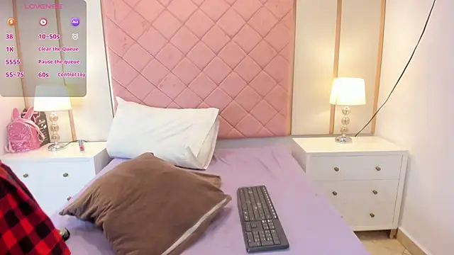 Alexa Jonees online show from April 14, 2026, 8:03 pm