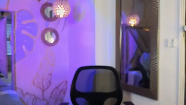 Tinocrow online show from April 14, 2026, 3:28 pm