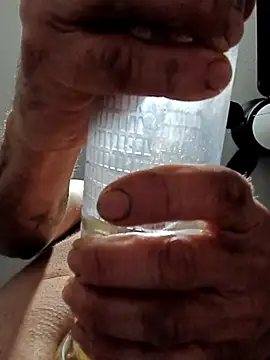 Snapshot of klouds chatting on March 4, 2026, 11:23 pm klouds online show from March 4, 2026, 11:23 pm