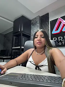 Emma Carteer 1 online show from March 16, 2026, 5:04 am