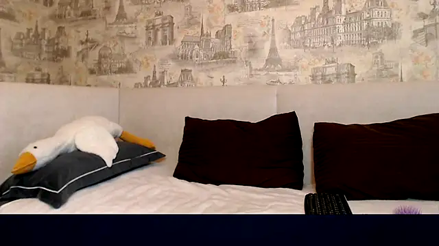 PrettyTayaOne online show from March 13, 2026, 9:25 am