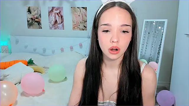 Milly Lane online show from April 4, 2026, 3:13 am