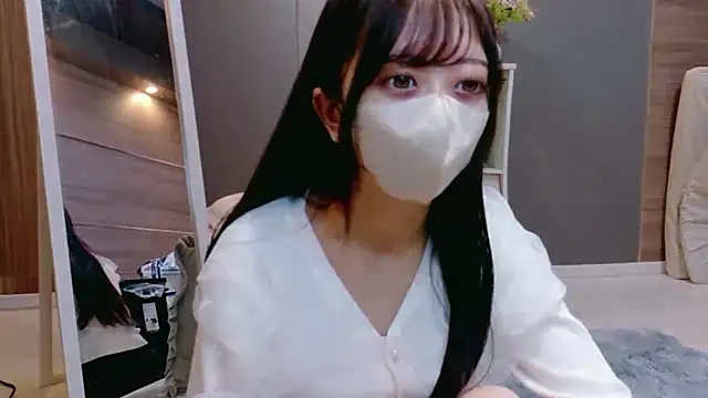 Nana-jpnk online show from April 27, 2026, 5:27 am