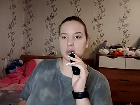 symmetryinvoid online show from April 14, 2026, 9:42 pm