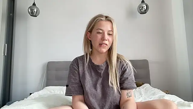 Snapshot of alyrasun chatting on July 28, 2026, 3:21 pm alyrasun online show from July 28, 2026, 3:21 pm