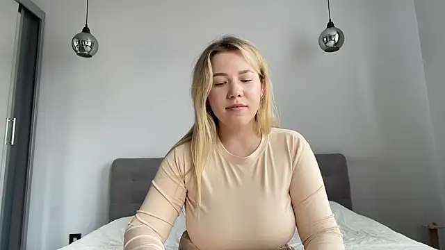 Snapshot of alyrasun chatting on June 21, 2026, 9:37 am alyrasun online show from June 21, 2026, 9:37 am