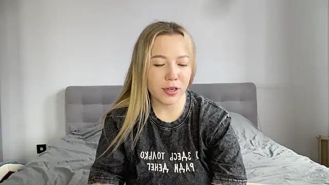 alyrasun online show from April 30, 2026, 7:04 am