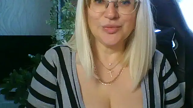 LianaSweetX online show from April 1, 2026, 5:31 am