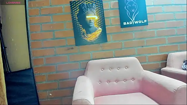 Badwolf818  online show from April 17, 2026, 9:01 am