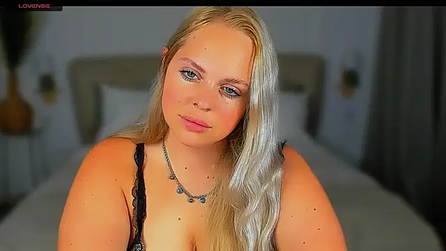 Snapshot of Nikolla_ chatting on July 14, 2026, 4:02 pm Nikolla online show from July 14, 2026, 4:02 pm