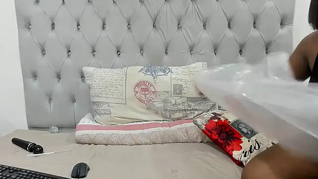 DarkBubble xx online show from March 18, 2026, 9:59 pm